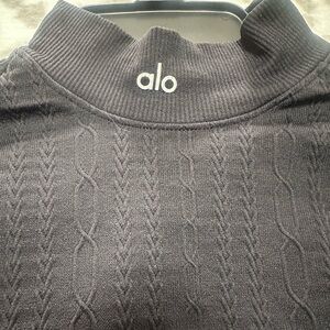 ALO Yoga women’s black  Turtleneck top
